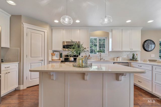 726 Falls View Dr, Twin Falls, ID 83301
