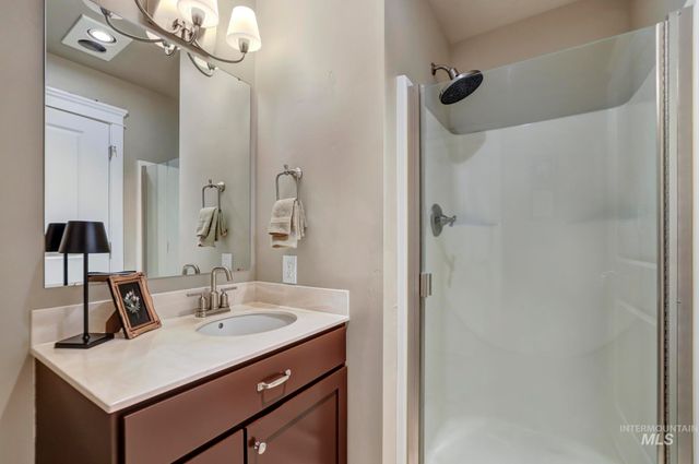 726 Falls View Dr, Twin Falls, ID 83301