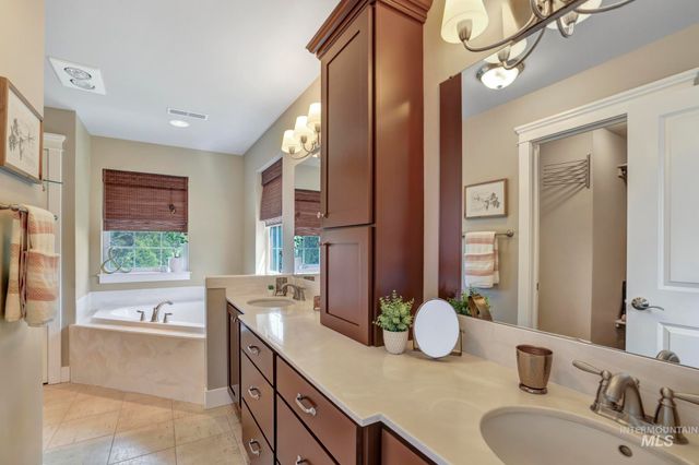 726 Falls View Dr, Twin Falls, ID 83301