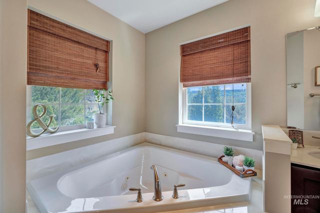 726 Falls View Dr, Twin Falls, ID 83301
