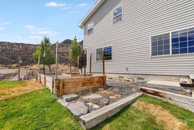 726 Falls View Dr, Twin Falls, ID 83301