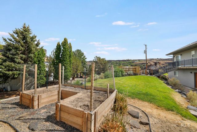 726 Falls View Dr, Twin Falls, ID 83301