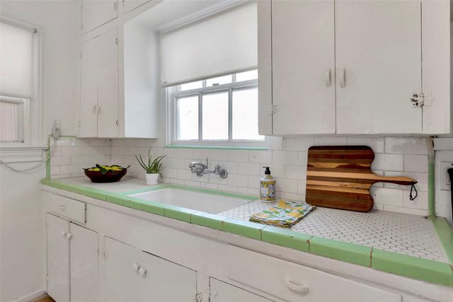 1509 Enid Street Street B, Houston, TX 77009