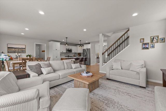 814 Burr Oak COURT, Oconomowoc, WI 53066