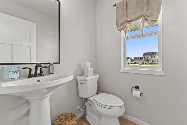 814 Burr Oak COURT, Oconomowoc, WI 53066