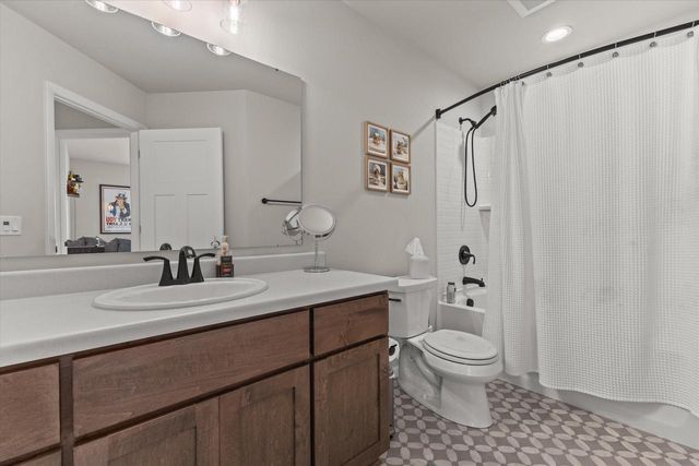 814 Burr Oak COURT, Oconomowoc, WI 53066