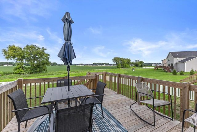 814 Burr Oak COURT, Oconomowoc, WI 53066