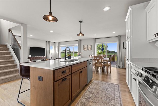 814 Burr Oak COURT, Oconomowoc, WI 53066