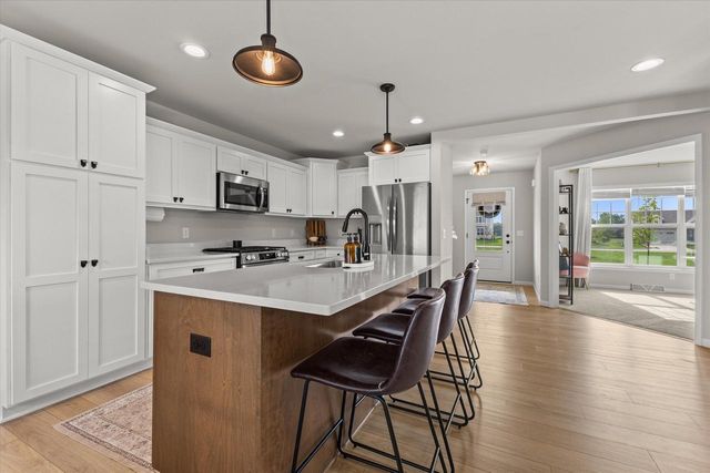 814 Burr Oak COURT, Oconomowoc, WI 53066