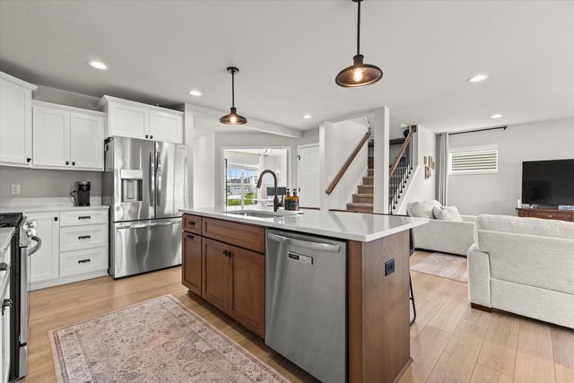 814 Burr Oak COURT, Oconomowoc, WI 53066