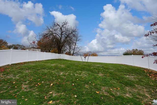 1004 SCENERY DR, Harrisburg, PA 17109