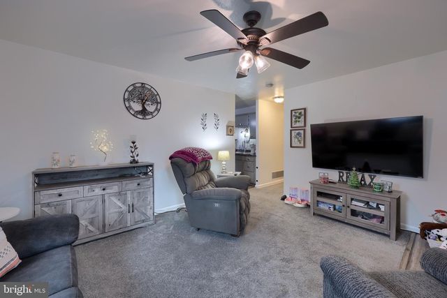 1004 SCENERY DR, Harrisburg, PA 17109