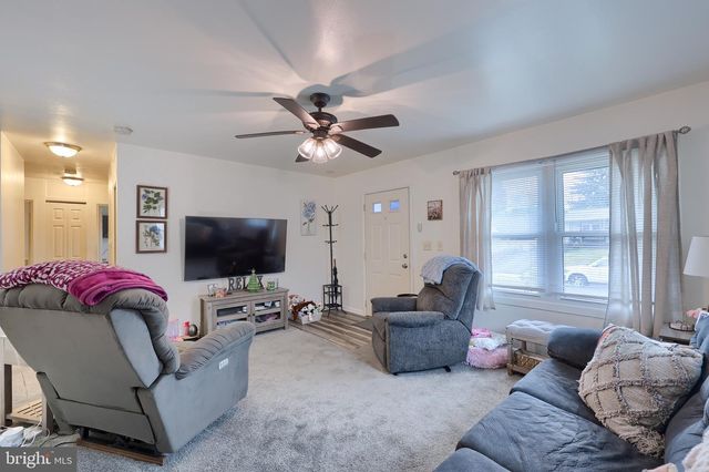 1004 SCENERY DR, Harrisburg, PA 17109