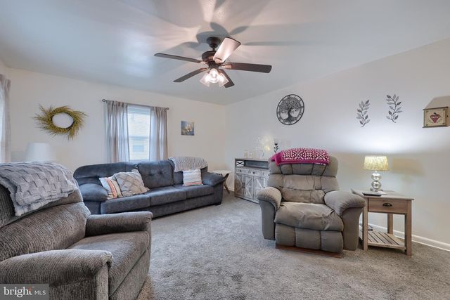 1004 SCENERY DR, Harrisburg, PA 17109