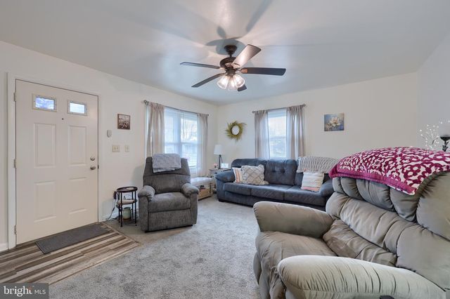 1004 SCENERY DR, Harrisburg, PA 17109