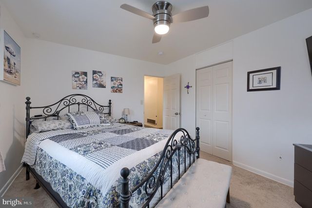 1004 SCENERY DR, Harrisburg, PA 17109