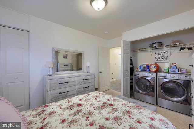 1004 SCENERY DR, Harrisburg, PA 17109