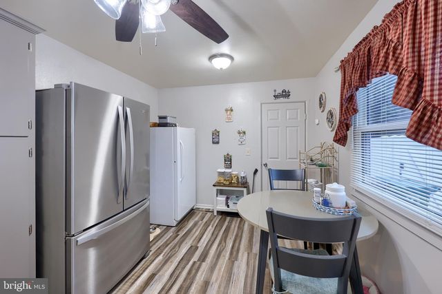 1004 SCENERY DR, Harrisburg, PA 17109