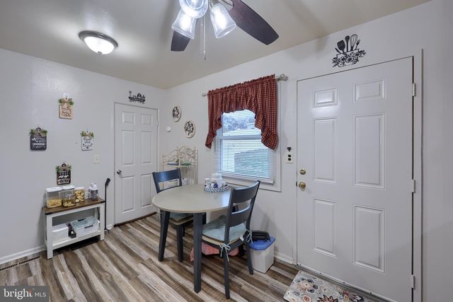 1004 SCENERY DR, Harrisburg, PA 17109