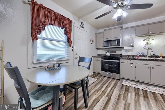 1004 SCENERY DR, Harrisburg, PA 17109