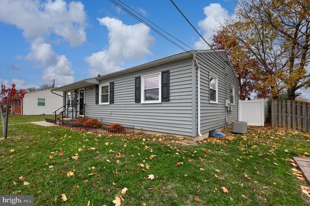 1004 SCENERY DR, Harrisburg, PA 17109