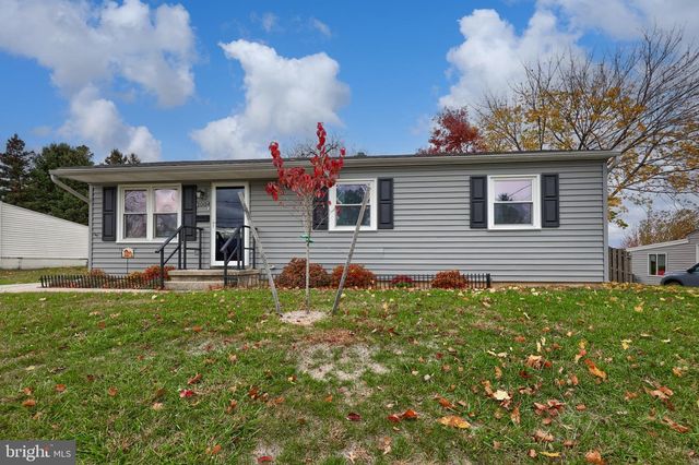 1004 SCENERY DR, Harrisburg, PA 17109