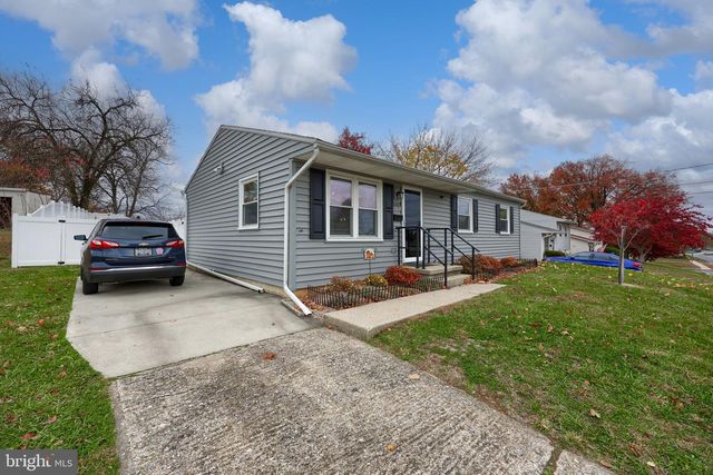 1004 SCENERY DR, Harrisburg, PA 17109