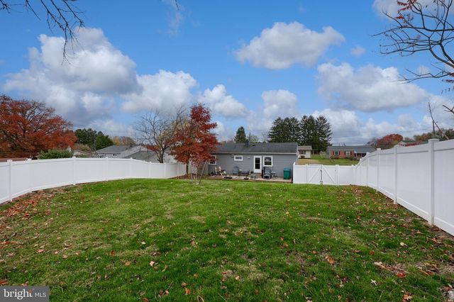 1004 SCENERY DR, Harrisburg, PA 17109