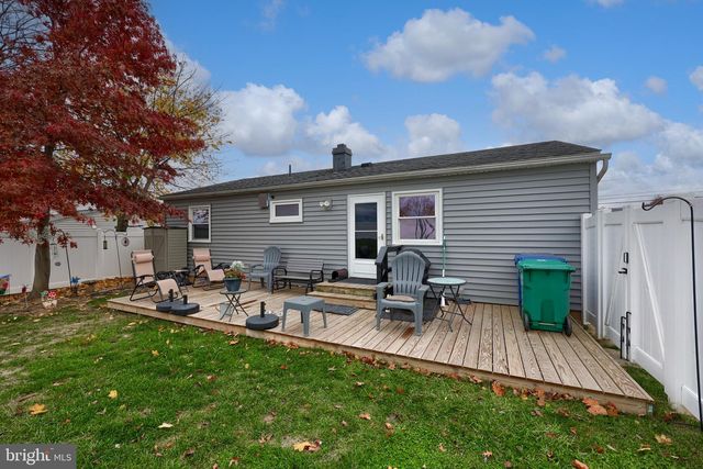 1004 SCENERY DR, Harrisburg, PA 17109