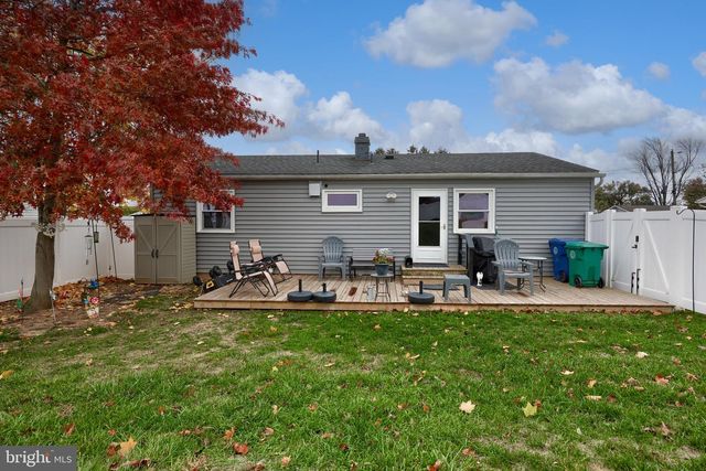 1004 SCENERY DR, Harrisburg, PA 17109