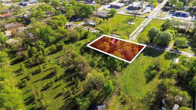 515 2nd Avenue, Gravette, AR 72736