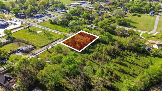 515 2nd Avenue, Gravette, AR 72736