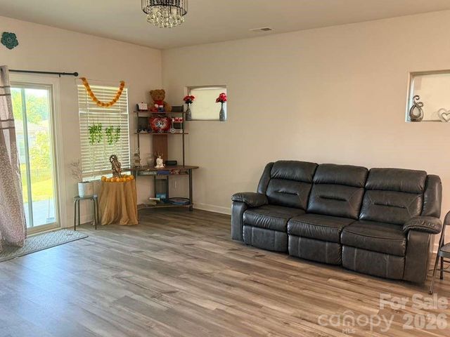 11908 Redleaf Drive, Charlotte, NC 28215