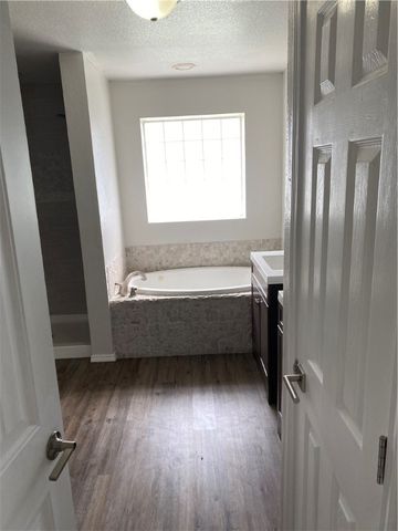 4359 W New Bridge Rd, Fayetteville, AR 72704