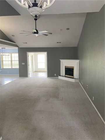 4359 W New Bridge Rd, Fayetteville, AR 72704