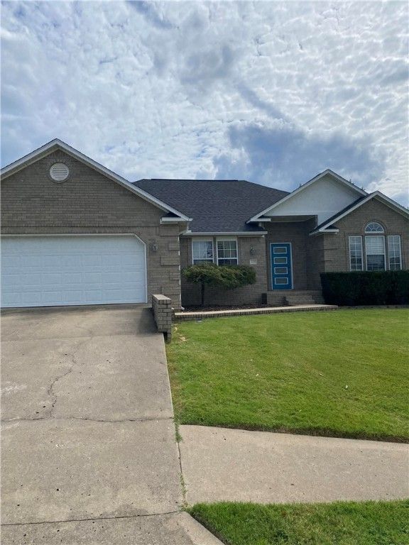 4359 W New Bridge Rd, Fayetteville, AR 72704