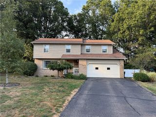 1422 Turnberry Drive, Canfield, OH 44406