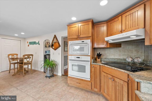 15 WEST AVE, Ocean View, DE 19970