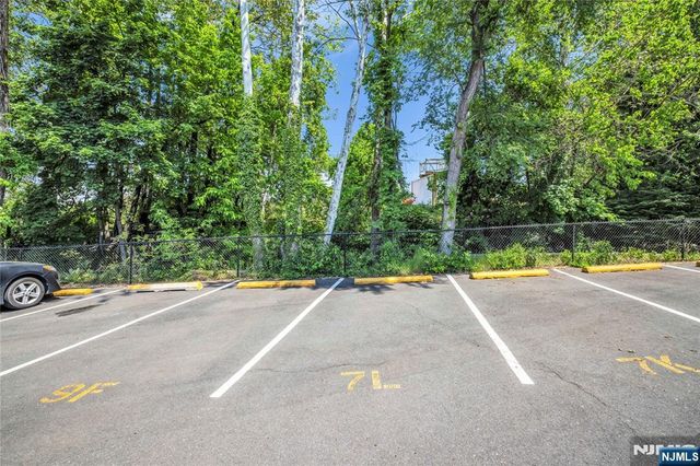 7 Colonial Drive 7L, Little Falls, NJ 07424