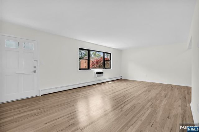 7 Colonial Drive 7L, Little Falls, NJ 07424