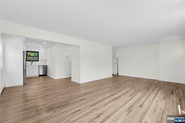 7 Colonial Drive 7L, Little Falls, NJ 07424
