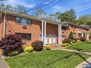 7 Colonial Drive 7L, Little Falls, NJ 07424
