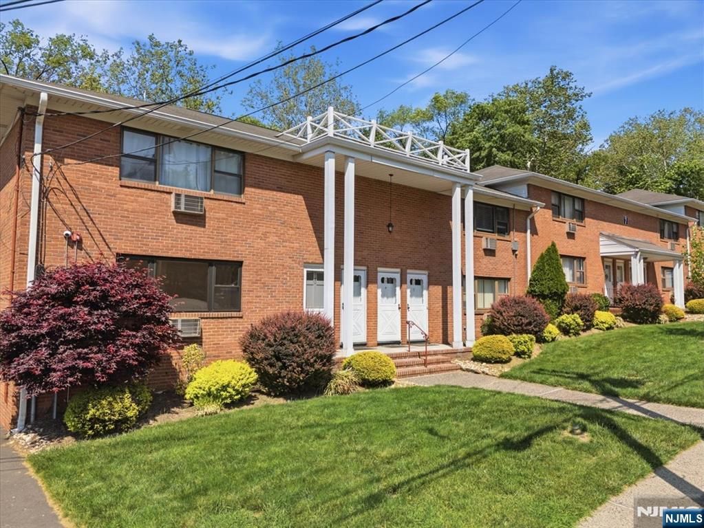 7 Colonial Drive 7L, Little Falls, NJ 07424