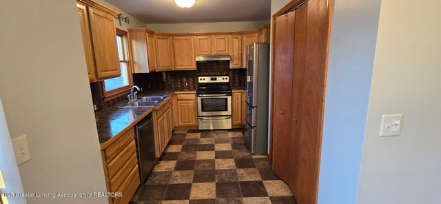 118 Elizabeth Way 4, Potterville, MI 48876