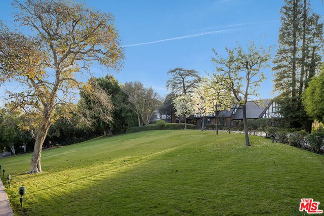 259 St Pierre Road, Los Angeles, CA 90077