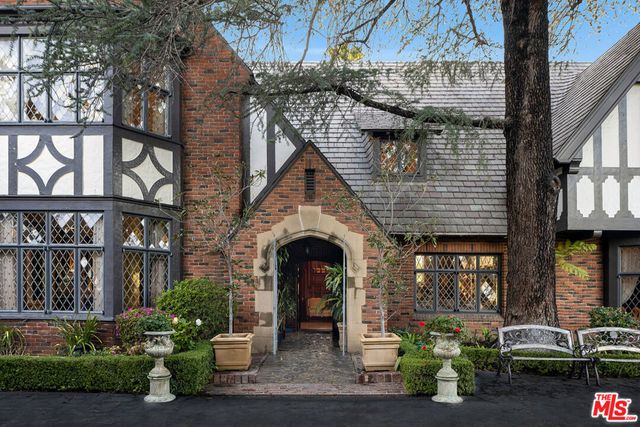 259 St Pierre Road, Los Angeles, CA 90077