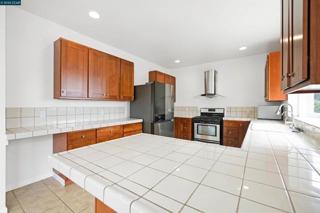 213 N Rancho Pl, El Sobrante, CA 94803