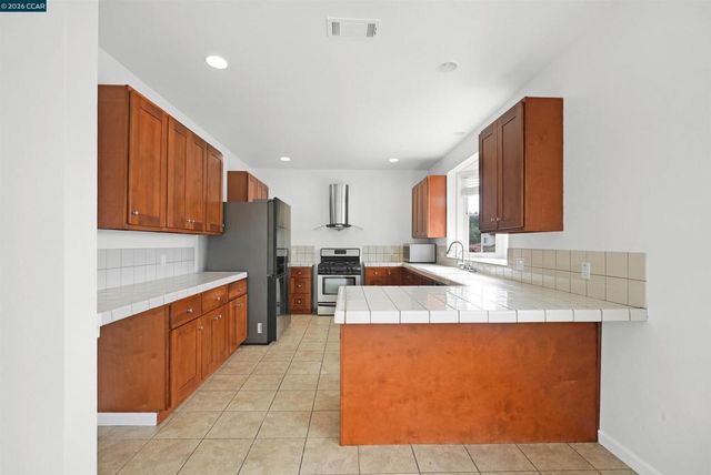 213 N Rancho Pl, El Sobrante, CA 94803