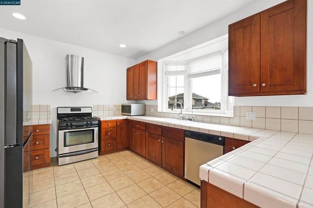 213 N Rancho Pl, El Sobrante, CA 94803