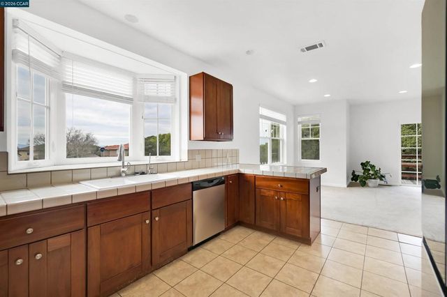 213 N Rancho Pl, El Sobrante, CA 94803